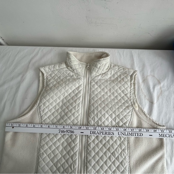 Izod Quilted & Fleece Cream Vest - Picture 13 of 15